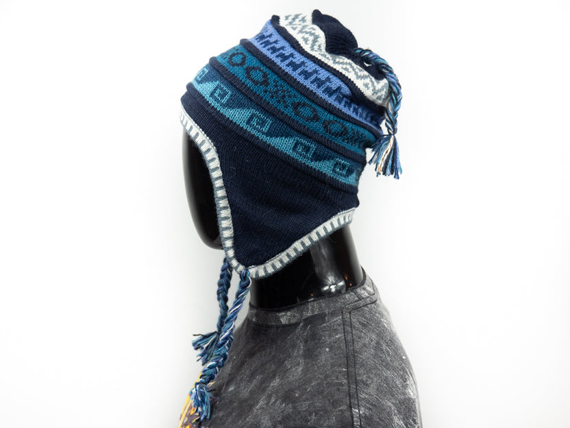 Alpaca Mütze 2in1 (Chullo) Schwarz mit diversen bläulichen Mustern